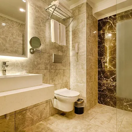 Grand Uysal & אלאניה