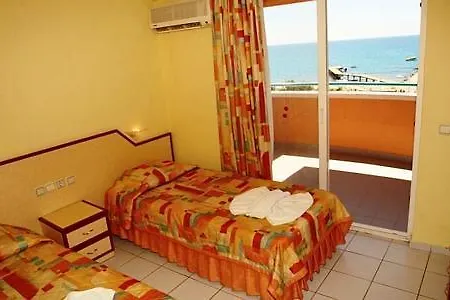 Grand Uysal & אלאניה