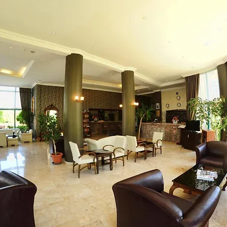 Grand Uysal & מלון דירות