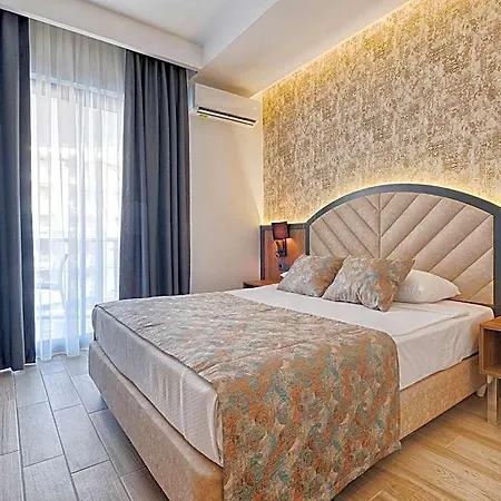 מלון דירות Grand Uysal & 3*